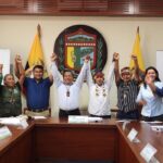 Leonardo DiCaprio Instagram - Thanks to the incredible leadership of Ecuador’s provincial government of Morono Santiago and four Indigenous nationalities, the country has established one of the largest nature reserves in the Amazon region this month. The Tarímiat Pujutaí Nuṉka Reserve (which translates to ‘Territory for Well-being’ in the Shuar Indigenous language) covers more than 3 million acres of the Andean and Amazonian forests in Ecuador. The new reserve is in the Morona Santiago province, which includes the territories of the Shuar and Achuar Indigenous communities, who have guarded these forests for thousands of years. Its creation recognizes the territorial rights of the Shaur and Achuar peoples and allows them to protect and manage the area according to their collective traditions, while supporting sustainable livelihoods. The reserve overlaps with the Cordillera de Kutukú, Cordillera del Condor, Concha and Territorio Achuar Key Biodiversity Areas, places that are critical to the planet’s persistence of biodiversity. The region is home to more than 1,000 bird species, the Near Threatened Jaguar, and the Vulnerable Spectacled Bear and Lowland Tapir. It is also one of the country’s wildlands with the most plant species found nowhere else in the world. In addition to the Shuar and Achuar communities and @prefecturamoronasantiago, this victory was made possible by the technical assistance of @naturecultureinternational, and the financial support of @andesamazonfund, Wyss Foundation, Art into Acres, @bezosearthfund, NICFI, NORAD, and @rewild. 📷: Naturaleza and Cultura Internacional NCI