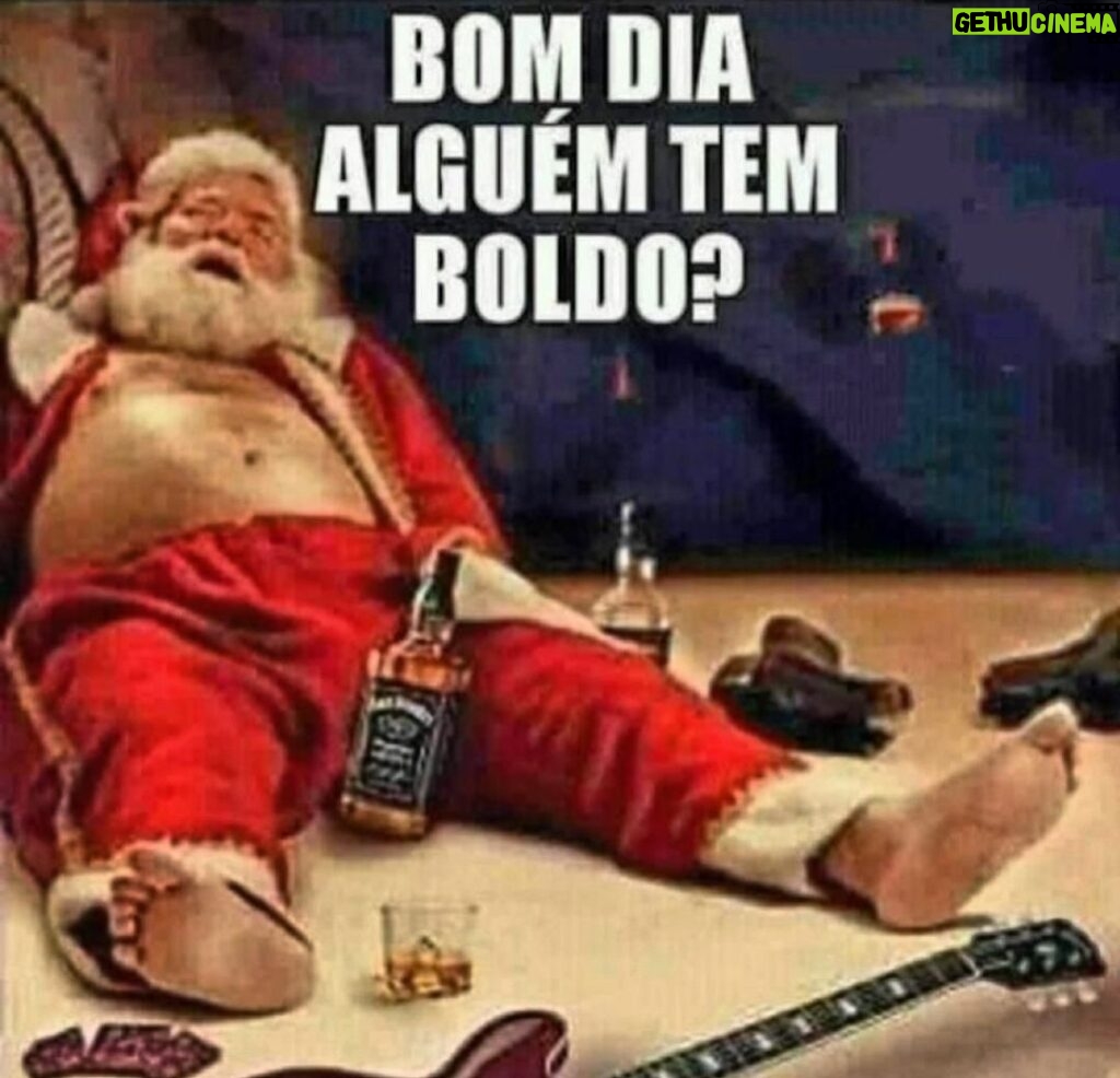 Leonardo Miggiorin Instagram - Já começaram o detox? 🎄🎁😂