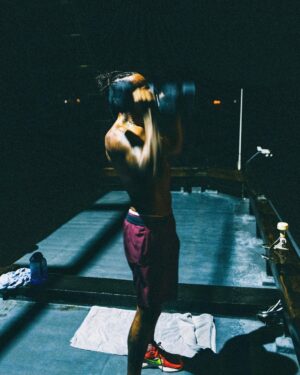 Lewis Hamilton Instagram - In my sport, every kilo matters. Even being a little off impacts lap times and race pace. It’s crucial to eat well, sleep well, and put in work at the gym. If you’re ever having a tough time remember that we’re in this together. It’s never easy, but always worth it 💪🏾🥬