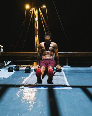 Lewis Hamilton Instagram - In my sport, every kilo matters. Even being a little off impacts lap times and race pace. It’s crucial to eat well, sleep well, and put in work at the gym. If you’re ever having a tough time remember that we’re in this together. It’s never easy, but always worth it 💪🏾🥬