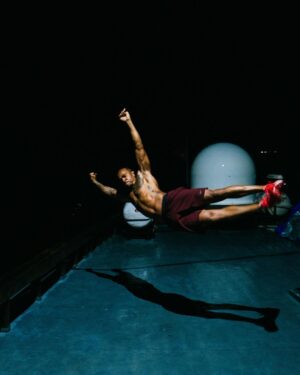 Lewis Hamilton Instagram - In my sport, every kilo matters. Even being a little off impacts lap times and race pace. It’s crucial to eat well, sleep well, and put in work at the gym. If you’re ever having a tough time remember that we’re in this together. It’s never easy, but always worth it 💪🏾🥬