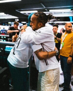 Lewis Hamilton Instagram - quick seat fit 😂