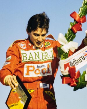 Lewis Hamilton Instagram - Parabéns Ayrton, minha inspiração sempre 🇧🇷💫