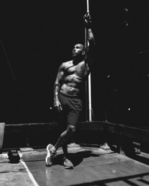 Lewis Hamilton Instagram - In my sport, every kilo matters. Even being a little off impacts lap times and race pace. It’s crucial to eat well, sleep well, and put in work at the gym. If you’re ever having a tough time remember that we’re in this together. It’s never easy, but always worth it 💪🏾🥬