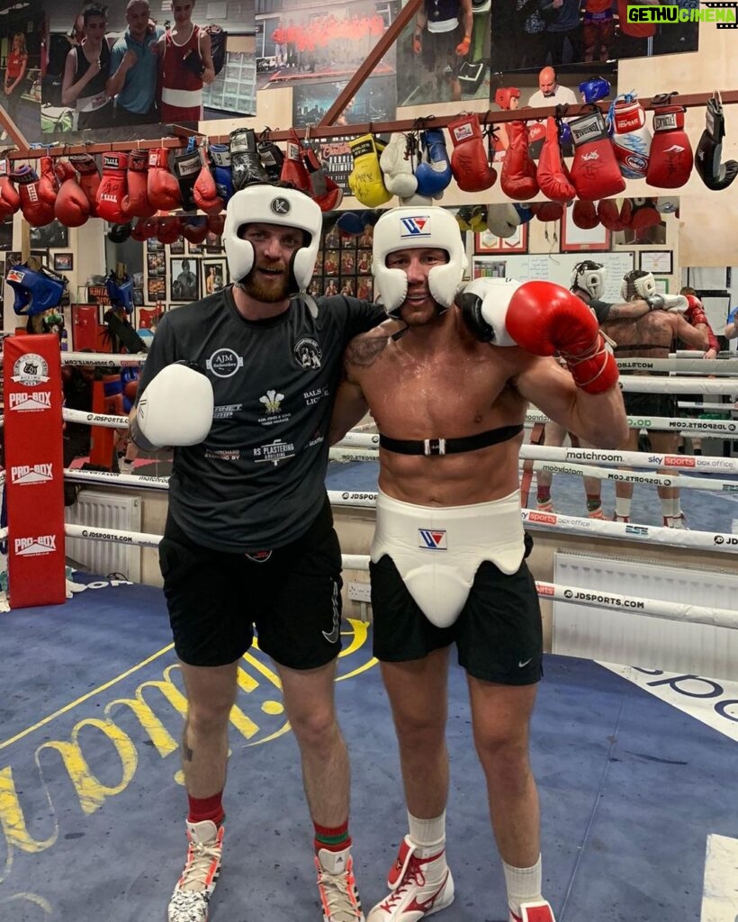 Liam Williams Instagram - Couple steady rounds sparring tonight 👊🏼