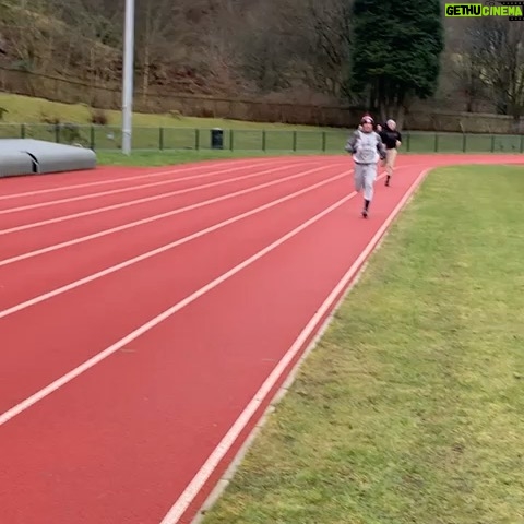 Liam Williams Instagram - Short sharp track session done this morning 👊🏼 Even big Cotto made an appearance this morning 💪🏼🤣 King Georges Running Track