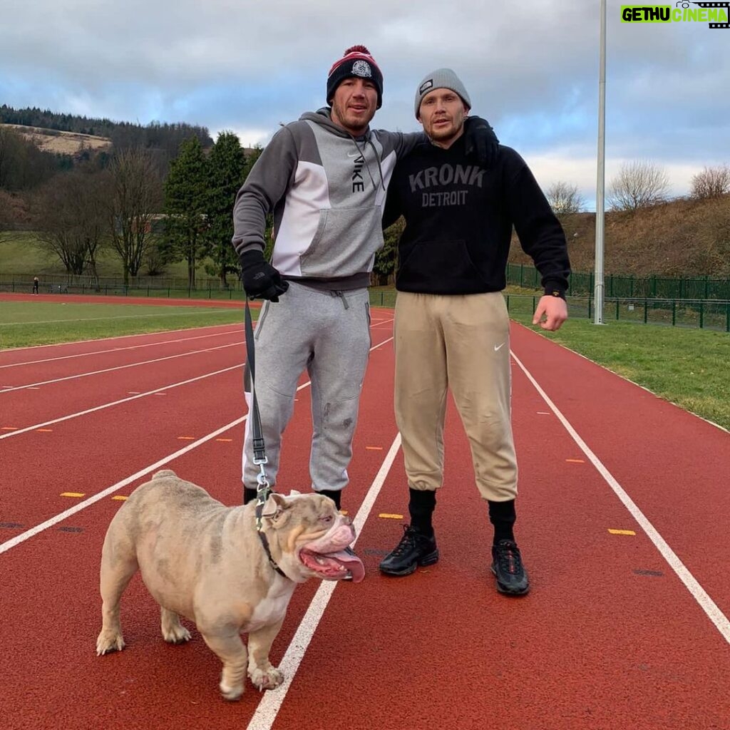 Liam Williams Instagram - Short sharp track session done this morning 👊🏼 Even big Cotto made an appearance this morning 💪🏼🤣 King Georges Running Track