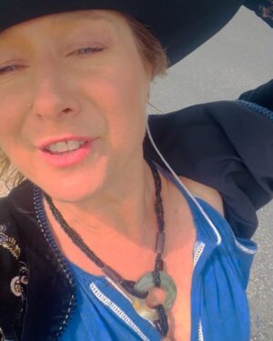 Libby Tanner Instagram - Hey Y’all 🤠🥂😘🍀 @wentworth_con #GetChaGidgetOn