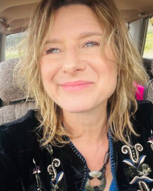 Libby Tanner Instagram - Hey Y’all 🤠🥂😘🍀 @wentworth_con #GetChaGidgetOn
