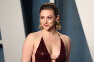 Lili Reinhart Instagram - Lil smirk.