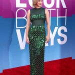 Lili Reinhart Instagram - Big moment of gratitude to my team for making me feel glamorous 💚