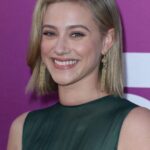 Lili Reinhart Instagram - Big moment of gratitude to my team for making me feel glamorous 💚