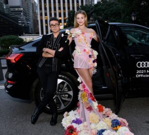 Lili Reinhart Instagram - Thank you @csiriano for making such a beautiful, floral-dream dress for me 🌹This was an iconic way to celebrate my 25th birthday~ thank you for everything, your talent is so inspiring 🌻🌼🌸🌺🥀💐🌷🌹
