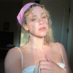 Lili Reinhart Instagram - *White Woman’s Instagram by Bo Burnham starts to play*