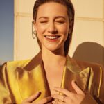 Lili Reinhart Instagram - Thank you for having me @dujourmedia 🌻🌞