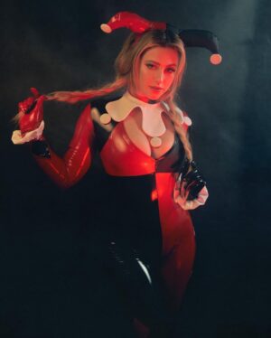Lili Reinhart Instagram - “Oh, come on, Puddin’! Don’t you wanna rev up your Harley?” 

📸: @cibellelevi
