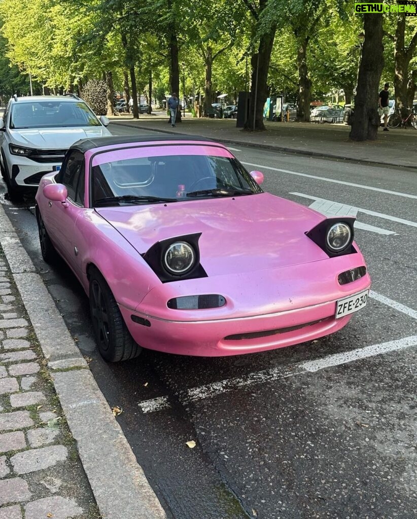 Lily Collins Instagram - I believe in pink…