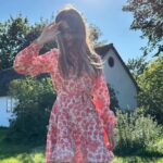 Lily Collins Instagram - Closing out summer celebrating @charliemcdowell with the most gorgeous day, incredible food, and the best of company. Couldn’t think of a more special weekend at a more magical place…