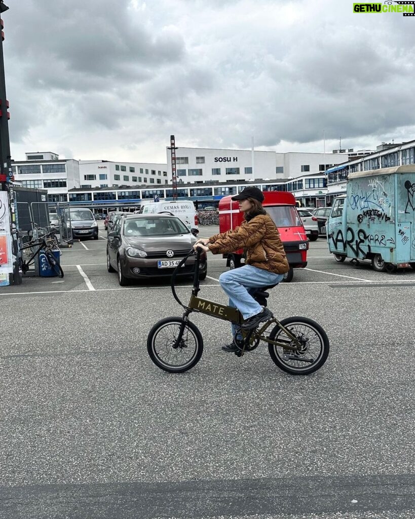 Lily Collins Instagram - Cruising through my Copenhagen roll…