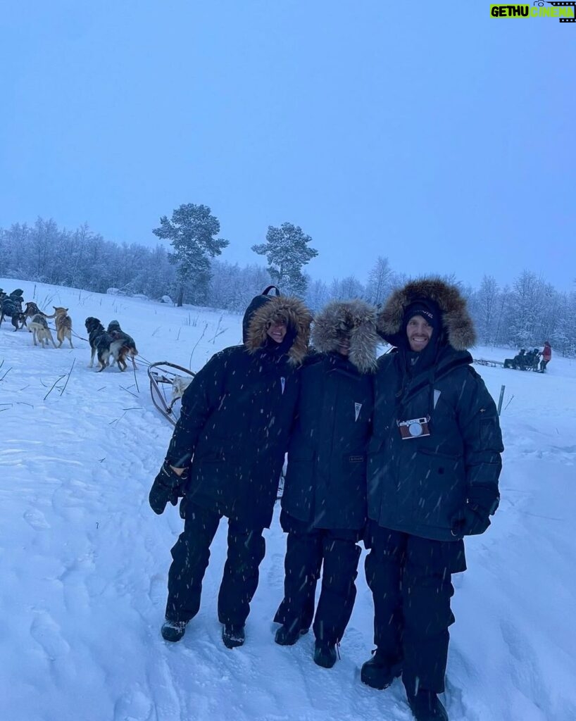 Lily Collins Instagram - Snow, saunas, and sleigh rides in a Swedish winter wonderland. A weekend of memories with friends that will last far beyond… Ice hotel, Jukkasjärvi, Sweden