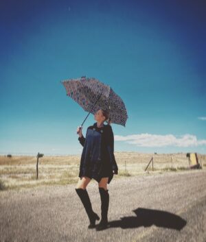 Lily Cowles Instagram - Roswell, NM Season 4 lift off🚀
June 6 at 8pm💫
try to keep ur cool