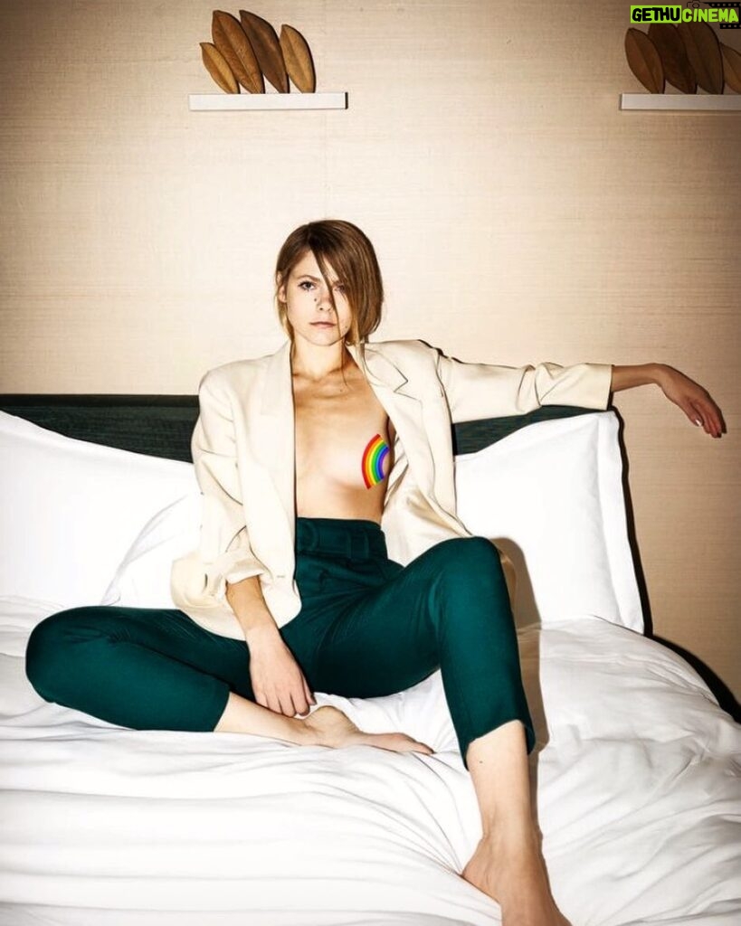 Lily Cowles Instagram - Jim Bills wishing you all a very merry LGBTQIA PRIDE ❤🧡💛💚💙💜 #lgbtq🌈 #genderpunk #pride Park Hyatt Tokyo