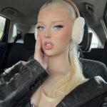 Loren Gray Instagram - my skin so fkn dry i hate acne meds