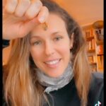 Lorie Pester Instagram - @onufemmesfr #stopviolences #onu #don #violence #stop #aide #solidaire