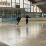 Lorie Pester Instagram - Tournage du jour… 🎥 A votre avis, pourquoi j’ai rejoint la championne @mae_meite sur la glace ce matin ? Réponse dans quelques mois ! 😉 Pure bonheur de retrouver cette sensation de liberté sur la glace. Rencontre avec Mae-Berenice, une fille géniale ! ⛸️