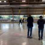 Lorie Pester Instagram - Tournage du jour… 🎥 A votre avis, pourquoi j’ai rejoint la championne @mae_meite sur la glace ce matin ? Réponse dans quelques mois ! 😉 Pure bonheur de retrouver cette sensation de liberté sur la glace. Rencontre avec Mae-Berenice, une fille géniale ! ⛸️