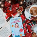 Lorie Pester Instagram - UN LIVRE À OFFRIR À NOËL, 16 décembre - Le remède parfait pour commencer l’année à venir en beauté et donner de la lumière à ton quotidien, « C’est pas (si) compliqué ! » de @loriepester, c’est ce que je te dirai d’offrir absolument ! 📖   Dans ce livre, l’auteure te propose des astuces pour positiver, des méthodes pour surmonter un échec, lâcher prise ou encore pardonner. Avec ce livre, @loriepester ne donne pas la solution parfaite pour nager en plein bonheur mais propose plutôt des clés pour y accéder au mieux à travers son parcours personnel 🔑  Et en plus, il y a toute une liste de livres qu’elle conseille tout au long de ce chemin personnel. C’est meilleur qu’un jus d’orange, ça donne le sourire et ça fait un bien fou ! Et tu verras… c’est pas (si) compliqué ! ☀️  ✨ Et surprise, j’ai envie de l’offrir à l’un.e d’entre vous dédicacé. Pour participer, rien de plus simple :  - suis @loriepester& @livraisondemots -mentionne 2/3 personnes qui aiment Noël - partage ce post en nous identifiant pour plus de chances de le remporter. > Tirage au sort demain soir et par message privé  À demain 12h30 pour une nouvelle idée cadeau ! 🎁 *collaboration commerciale non-rémunérée, livre offert #cestpassicompliqué #livre #bebook #bookstagram #litterature #lecture #loriepester #lorie #xmas #christmas #livraisondemots @jailu_editions