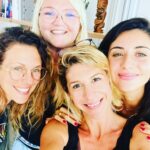 Lorie Pester Instagram - Et voici mes camarades de jeu… je ne sais pas pourquoi mais quelque chose me dit qu’on va encore bien se marrer sur le tournage… @loladubini @juliettetresanini @rebecca.benhamour #leomattei #tournage @tf1 @bigbandstory @emiliefrancoise.vma @agencevma