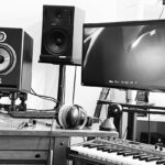 Lorie Pester Instagram - @loriepester est en studio avec le compositeur @jeromerebotier pour finaliser la musique de son court métrage. 🎶 🎬