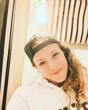 Lorie Pester Instagram - 💡
J’ai une idée !!! 

#studio #enregistrement #chanson