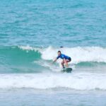 Lorie Pester Instagram - 🏄‍♀️Cette année c’était la reprise du surf… et ça fait du bien. Merci à @hastea_surf , merci à Paul, merci à @julien_zierott , Antoine, Manu, Justine, Nicolas, et Philippe pour vos bons conseils et votre patience 😉 Merci @mathieuthoisy pour ces belles photos. 📸 Merci les filles pour vos sourires championnes de Tetris pour les plannings. @yanndernaucourt 1- position : 🐸 2- 😜 qu’est ce qu’elle fait dehors celle là ? 3- tentative d’un petit virage… pas très à l’aise 4- tentative de porté digne de DALS avec ma Chacha 5- des sourires de satisfaction 6- de l’amour et de l’amitié depuis 30 ans 7- Il faut rentrer maintenant…