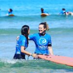 Lorie Pester Instagram - 🏄‍♀️Cette année c’était la reprise du surf… et ça fait du bien. Merci à @hastea_surf , merci à Paul, merci à @julien_zierott , Antoine, Manu, Justine, Nicolas, et Philippe pour vos bons conseils et votre patience 😉 Merci @mathieuthoisy pour ces belles photos. 📸 Merci les filles pour vos sourires championnes de Tetris pour les plannings. @yanndernaucourt 1- position : 🐸 2- 😜 qu’est ce qu’elle fait dehors celle là ? 3- tentative d’un petit virage… pas très à l’aise 4- tentative de porté digne de DALS avec ma Chacha 5- des sourires de satisfaction 6- de l’amour et de l’amitié depuis 30 ans 7- Il faut rentrer maintenant…