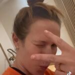 Lorie Pester Instagram - Petit vlog de ma journée… #vlog #medecinechinoise #acupuncture #ventouses #studio #chanson @mtc_paris_17