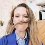 Lorie Pester Instagram - Bonne soirée ! Demain je rase la moustache ! 🥸🥸