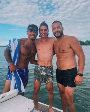 Louis-Philippe Pelletier Instagram - Portait de famille 🦍🐒🦧