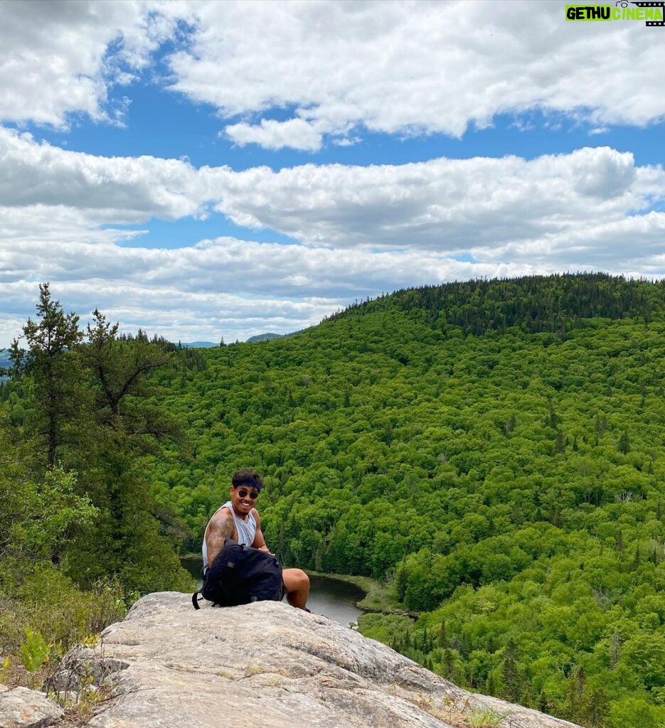 Louis-Philippe Pelletier Instagram - Pourquoi attendre que l’instant soit souvenir pour l’apprécier, 100% moment présent 😉 Mont Brassard