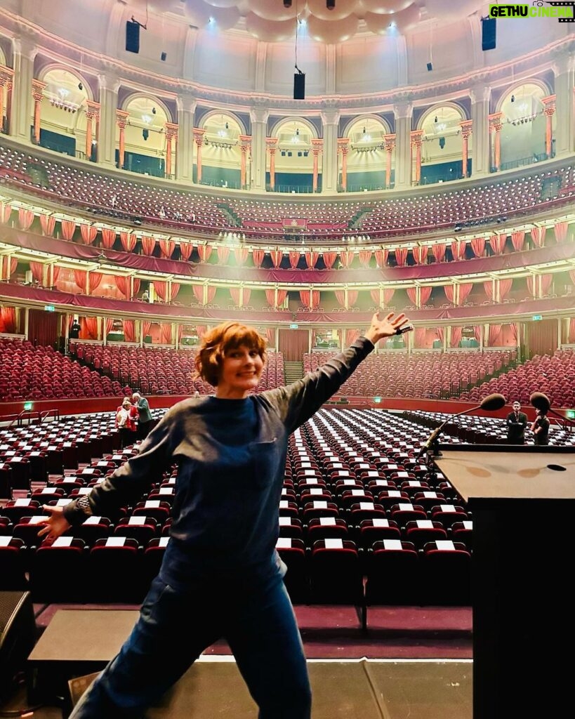 Louise Brealey Instagram - it’s awfully nice to be back #lettucelive @letterslive