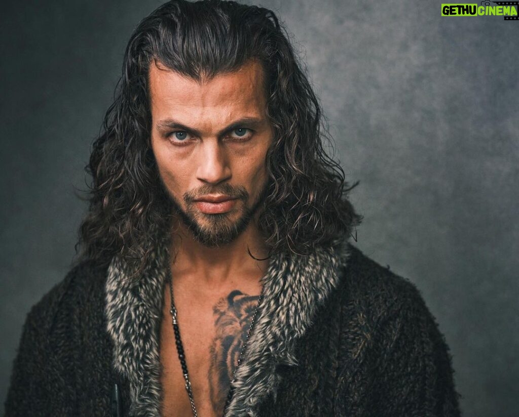 Luca Tartaglia Instagram - ⚔️⚔️⚔️ Photo By Peter Konerko @petekonerko MUA @makeuphkp #houseofthedragon #got #vikings #valhalla #thewitcher #thelastkingdom #see #barbarian #gladiator Downtown LA