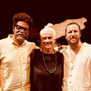 Luciano Quirino Instagram - Um espetáculo incrível, uma atriz extraordinária, equipe produção e direção impecáveis! Obrigado pela grande noite 🎭❤️🍀🙌🏾🌻
@ficcoesespetaculo @veraholtz @drigoportella @federicopuppi