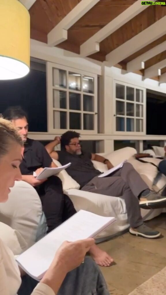 Luciano Quirino Instagram - Avancini’s house. Noite deliciosa de leitura, bom papo e muitas risadas 😉🙌🏾🍀🌻. Turminha boa. Novidades a caminho 🎬🎥🤭 Joá, Rio De Janeiro, Brazil