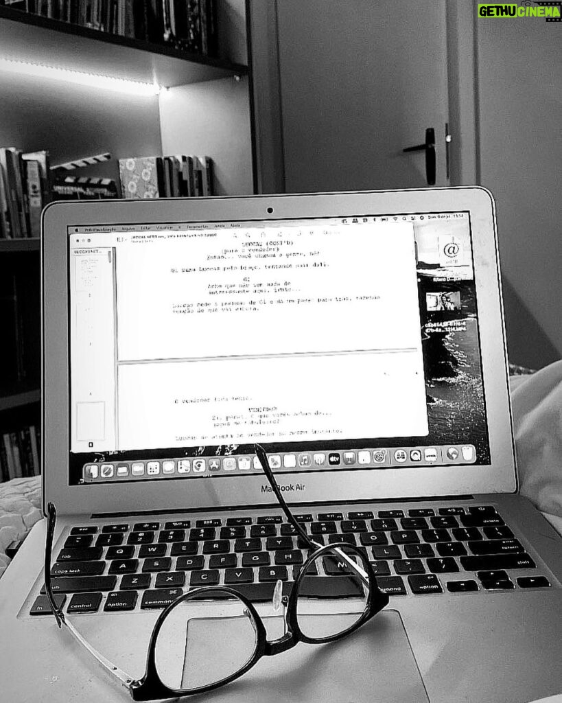 Luciano Quirino Instagram - 😉🎬🎞️🎥Alô alô Criançada !! Vem coisas boa pra vcs aí … #cinema #movie Eu tava com saudades dessa galerinha .😉🙌🏾🌻Aguardem!