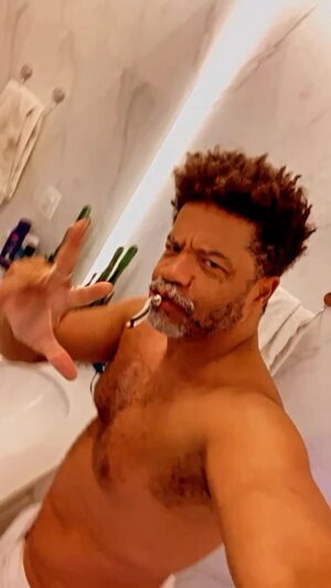 Luciano Quirino Instagram - Bom dia !!! 🙌🏾🌻✨Boa semana pra gente 😉✨🍀