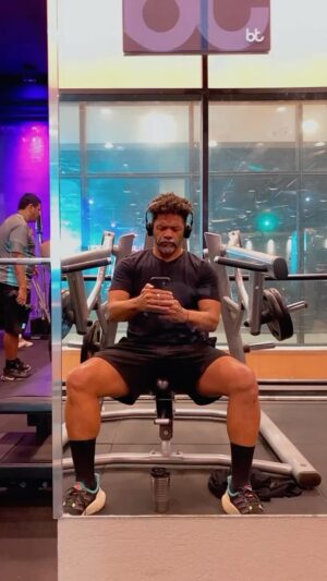 Luciano Quirino Instagram - Estamos de volta … Agora vai 😉👊🏾🙌🏾🌻E vc já se exercitou hoje ?
