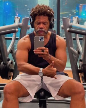 Luciano Quirino Instagram - Já estamos de volta ! 😉👊🏾