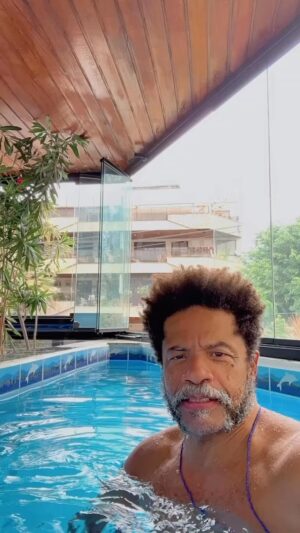 Luciano Quirino Instagram - Desejo a vocês tudo que eu desejo pra mim. Valeu 2023, foi maravilhoso 🙌🏾✨🍀❤️ . 2024 vai ser melhor ainda . Caminhos abertos 😉✨ Axé ! Vamos com tudo ! Brigaduuuuuuuuu