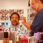 Luciano Quirino Instagram - A caracterização é um dos itens que contribuem para o êxito de um projeto, principalmente quando se trata de um trabalho de época. Estudar as maneiras, costumes, desenvolver as características e personalidade da personagem considerando o contexto da época e o momento histórico é fundamental, mas a caracterização da um importante suporte a toda essa criação. José Mendonça está chegando junto com uma equipe de feras. Que alegria ! Estamos juntos em mais um desafio. Ninguém solta a mão de ninguém e vamos em frente. 🙌🏾🎬🎥🎞️🍀 #donabeja @hbomaxbr @wbpictures_br @florestaprod @rubens_liborio e toda sua equipe 🙌🏾🙏🏾👊🏾